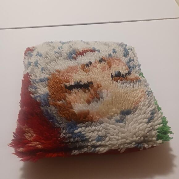 Vintage 70s Christmas Santa throw pillow, handmade latchhook decor 11" square - Picture 4 of 5
